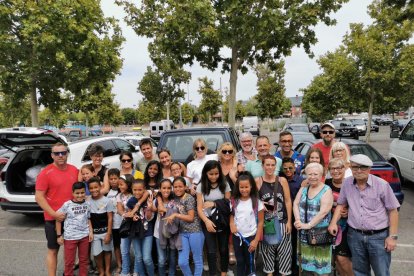 Foto d’arxiu de famílies lleidatanes i nens de ‘Vacances en Pau’.