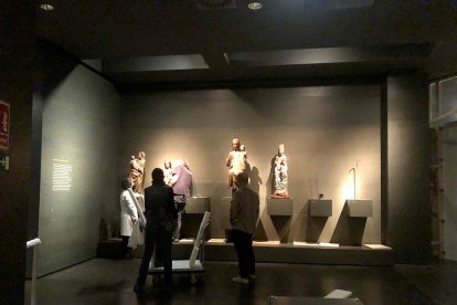 Retirada d’obres d’art de l’àrea del gòtic de l’exposició del Museu per a la reforma de les sales.