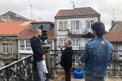 Esther recibe al periodista en su casa de Santiago de Compostela.