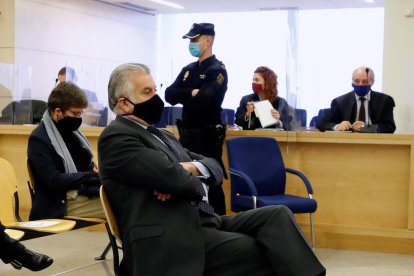 Luiz Bárcenas, dilluns assegut al banc dels acusats de nou.