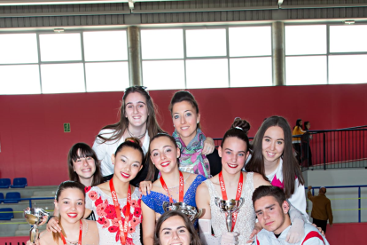 Les patinadores del Mollerussa i l’entrenadora Joana Tomé.