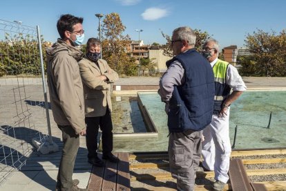 Postius va visitar les obres de renovació de part de la fusta.