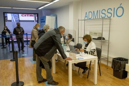 Interior del nou punt de vacunació a l'avinguda de les Garrigues, 21.