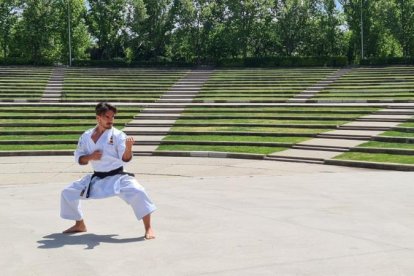 El karate es un deporte que se estrena como olímpico en Tokio.