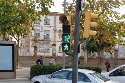 Un dels semàfors amb comptador numèric a Lleida.