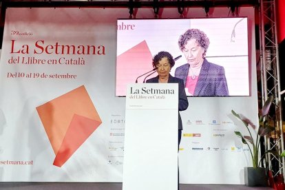 La escritora pallaresa Maria Barbal inauguró ayer en Barcelona la 39 Setmana del Llibre en Català.