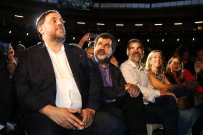 Junqueras i els 'Jordis' en un dels actes d'inici de campanya del referèndum de l'1-O.