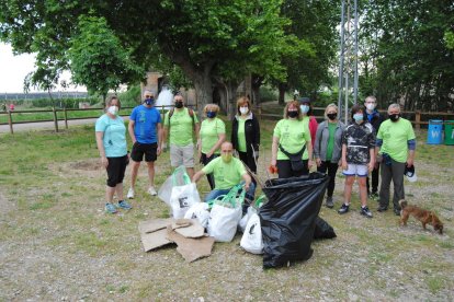 En Mollerussa se recogieron hasta 500 kilos de residuos en la zona del Canal d’Urgell al Salt del Duran. 