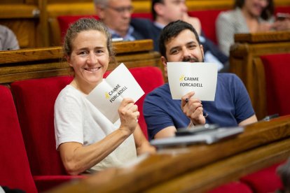 Membres d’ERC, JxCat i la CUP voten Forcadell - Els diputats de JxCat, ERC i la CUP van votar ahir de manera simbòlica l’expresidenta del Parlament Carme Forcadell en l’elecció del vicepresident segon de la Cambra en substitució de José M ...