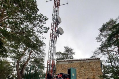 Els tècnics de Telefónica van utilitzar motos de neu per arribar a l'estació base de Josa i Tuixent