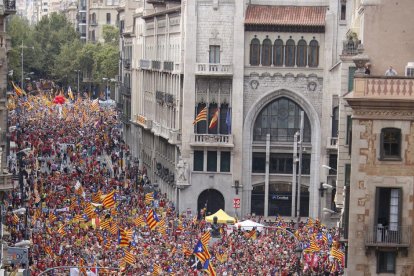 Inici de la manifestació independentista de la Diada, ahir, a la Via Laietana de Barcelona.