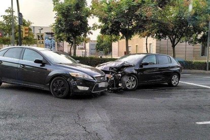 Accidente con tres turismos implicados en Lleida.