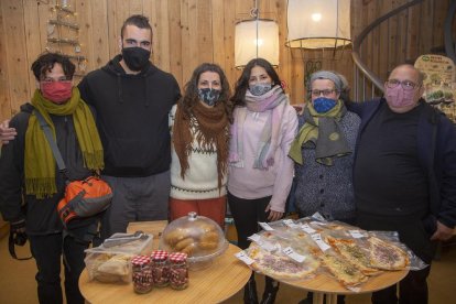 El Rocallaura Cafè y el bar Centro de Maldà ofrecieron ayer sus productos en el Fem Cadena de Tàrrega.