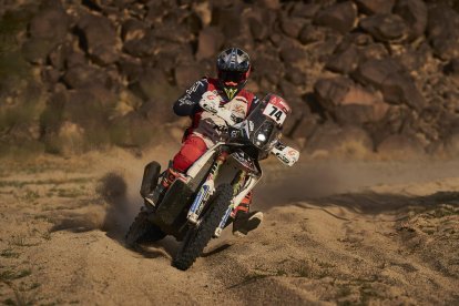 Jaume Betriu durante la penúltima etapa del Rally Dakar, que termina hoy en Jeddah.