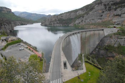 El pantà de la Llosa del Cavall que regula el Cardener.