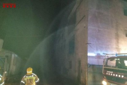 Un incendi en una granja d'Agramunt afecta 800 pollets