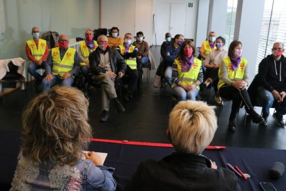 L'assemblea de la UGT amb delegats sindicals del sector carni, celebrada a la Llotja de Lleida.