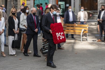 Salvador Illa, líder de la oposición en el Parlament, depositando su ofrenda ante Rafael Casanova.