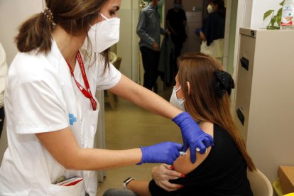 Unos 300 trabajadores de la prisión de Lleida reciben la vacuna de Astrazeneca