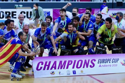 El Lleida Llista celebrando la conquista de la Europe Cup el pasado 20 de junio ante el Sarzana italiano.