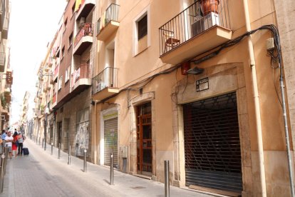 Bloque de pisos de la calle Reding en la que tuvo lugar el crimen.