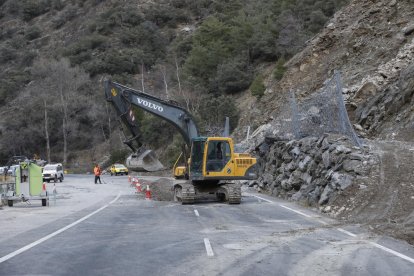 Imatge d’arxiu de l’estabilització del talús de la C-13 a Llavorsí a començaments del 2020.