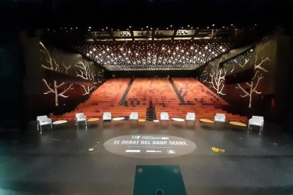 El escenario de la Llotja donde se desarrollará el último debate electoral con los candidatos de Lleida.