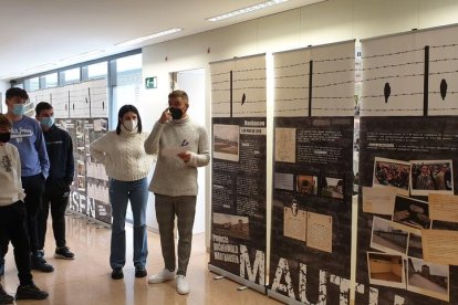 Inauguración de la exposición ‘De Lleida a Mauthausen’, en el instituto La Mitjana de Lleida. 