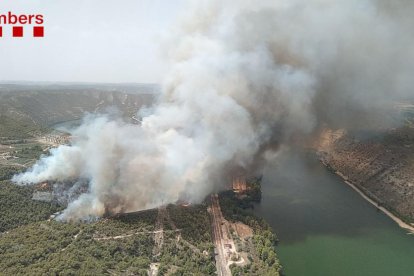 L'incendi de la Pobla de Massaluca afecta l'espai protegit de Riba-Roja