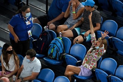 Una aficionada fue expulsada por dedicar una ‘peineta’ a Nadal.