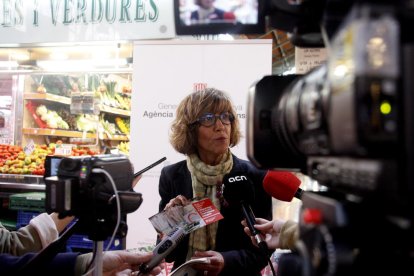 Elisabeth Abad, directora de la Agència Catalana del Consum, ayer, en Barcelona.