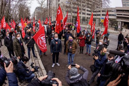 Manifestación de CCOO y UGT, ayer, en Madrid, con Sordo y Àlvarez en el centro de la imagen.