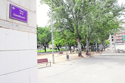 Imagen de la plaza Constitució, popularmente conocida como la plaza del Clot de les Granotes. 