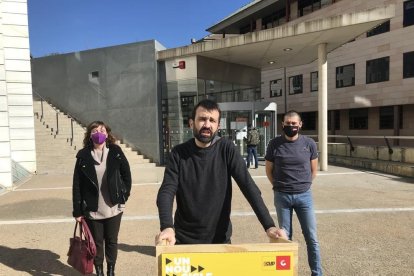 Pau Juvillà en rueda de prensa delante de los juzgados de Lleida. 