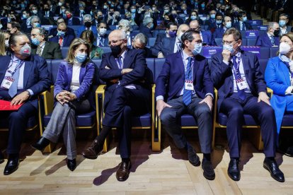 La ministra Raquel Sánchez, al costat dels presidents de Mercadona, la CEOE i Ximo Puig.