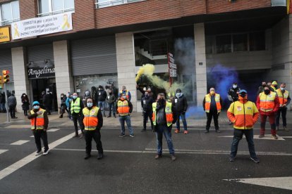 Momento de la protesta del personal de transporte sanitario.