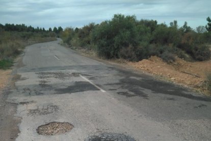 Baches en la pista que enlaza Torrebesses con Castelldans.