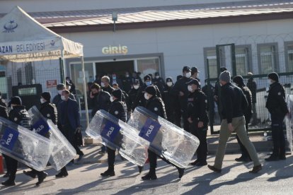 Detenidas 76 personas por atacar y saquear comercios sirios en Ankara