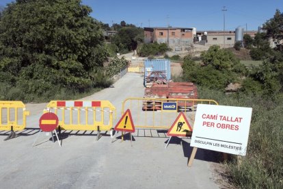 Les obres per refer el terraplè al pont de la Gol d’Ivorra.