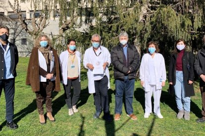 L’equip d’especialistes que han col·laborat en l’edició de la nova guia ‘Conviure amb la fibromiàlgia’.