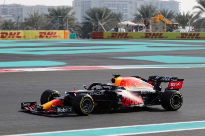 Max Verstappen sortirà primer avui al traçat de Yas Marina.