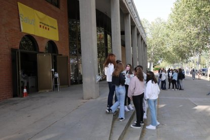 El Onze de Setembre, además de punto de vacunación, sigue haciendo PCR a alumnos leridanos.