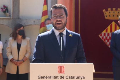 El presidente de la Generalitat, Pere Aragonès, durante el parlamento en la ofrenda floral en la tumba de Josep Irla el 11 de septiembre.