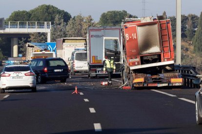 Tres personas han muerto este lunes atropelladas por un camión en el enlace de las autovías A-6 y A-62, en Tordesillas.