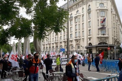 Treballadors de la petroquímica exigeixen al Congrés plans d'ocupació davant de la Llei de Canvi Climàtic.