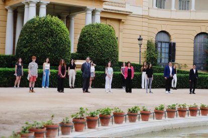 Distinciones a los mejores de la selectividad  -  La consellera de Universidades, Gemma Geis, presidió ayer la entrega de las distinciones a los 16 alumnos con mejor nota en la selectividad, entre los que se encontraba Teresa Velasco Solé, del in ...