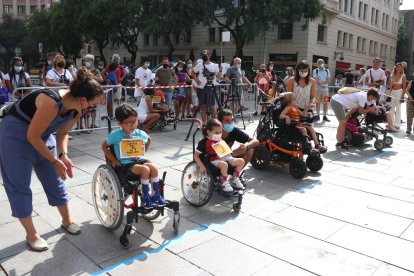 Diferents participants en la línia de sortida.