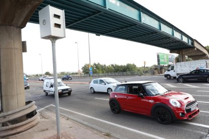 Imagen de archivo de un radar de velocidad en Lleida.