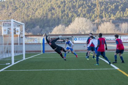 Acción de la jugada que supuso el 1-0 para el Ponts.