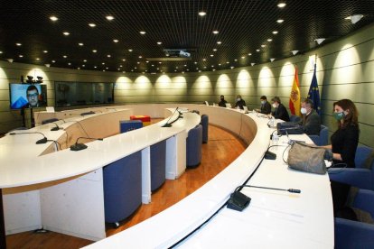 Reunión de representantes de Moncloa con las principales organizaciones de autónomos, ayer.